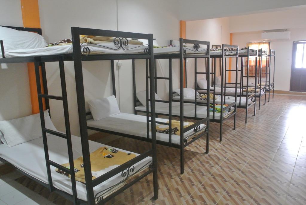 Orange Backpacker Hostel فيينتيان الغرفة الصورة