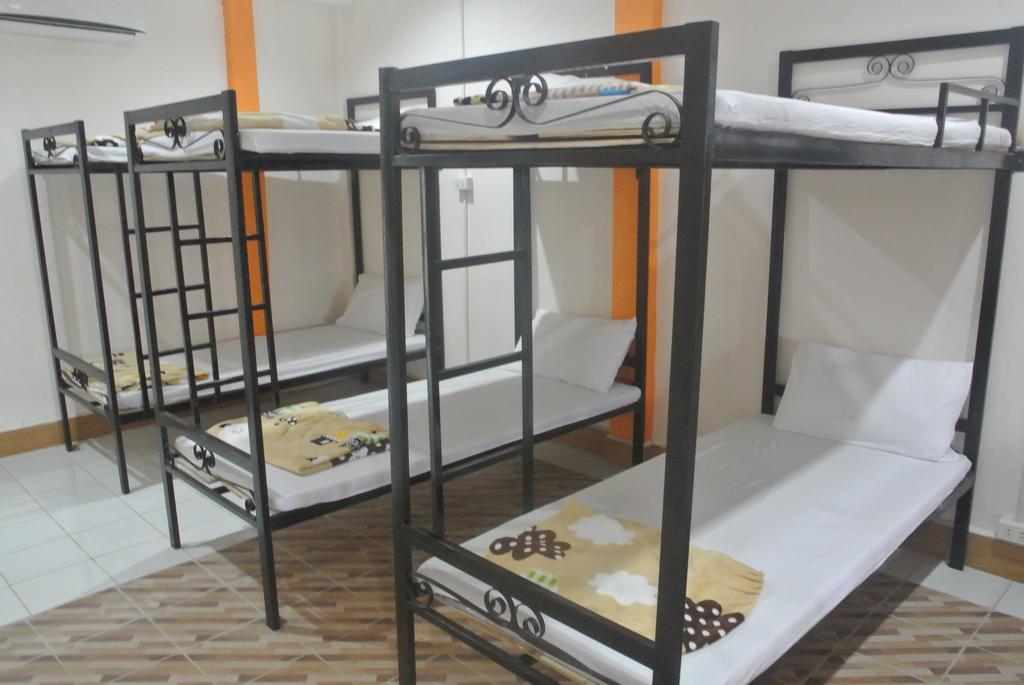 Orange Backpacker Hostel فيينتيان الغرفة الصورة