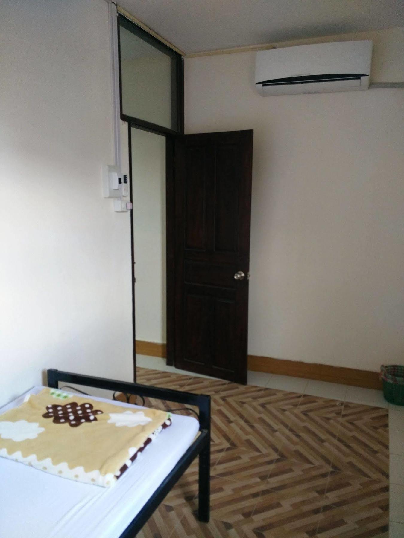 Orange Backpacker Hostel فيينتيان المظهر الخارجي الصورة