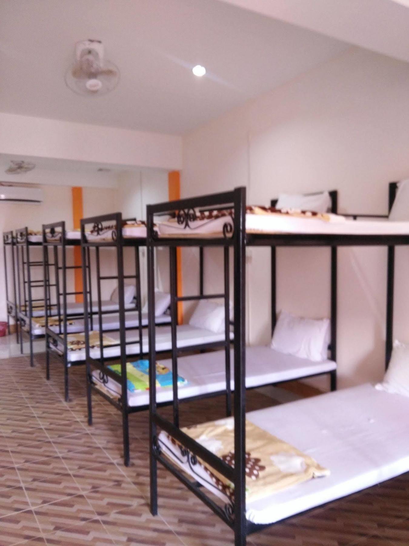 Orange Backpacker Hostel فيينتيان المظهر الخارجي الصورة