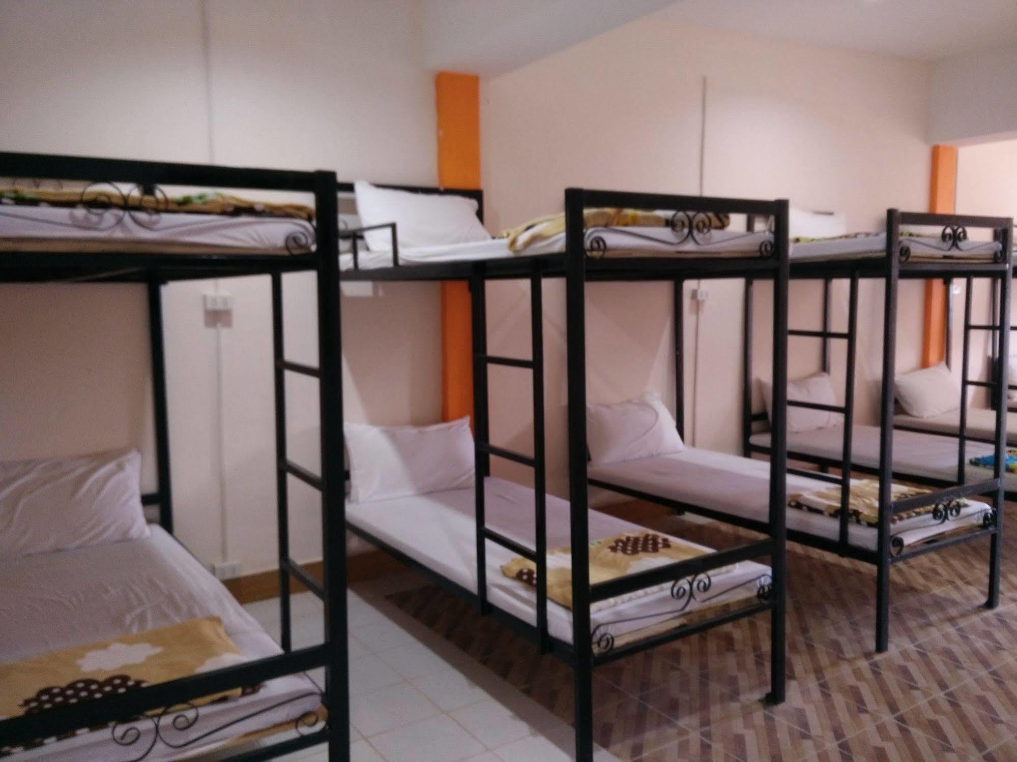 Orange Backpacker Hostel فيينتيان المظهر الخارجي الصورة